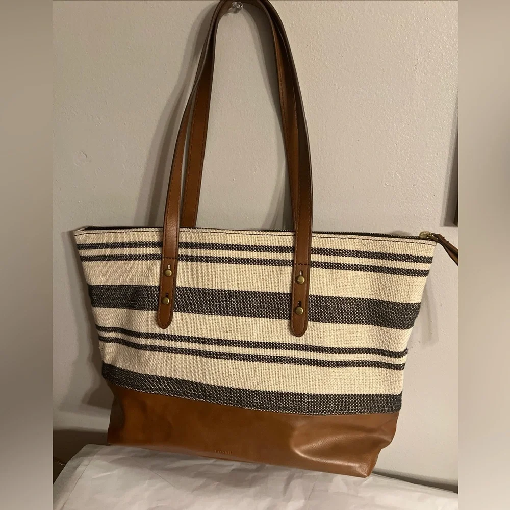 Fossil Ivory Tote Bag - Picture 1 of 11